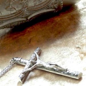 Silvertone/PewterJesus CrossCrucifix necklace 28”